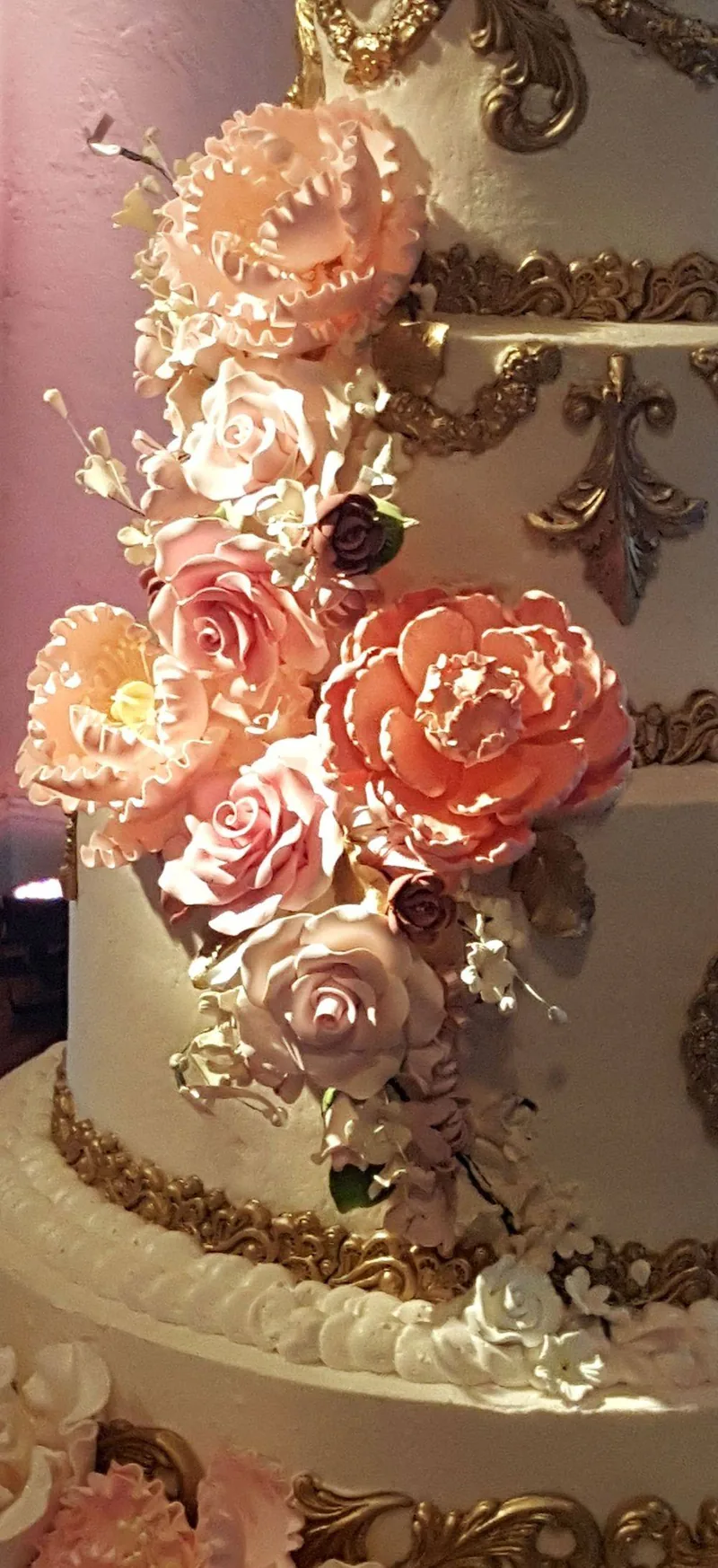 Quinceañera and sweet sixteen cake by Aloha Bakery