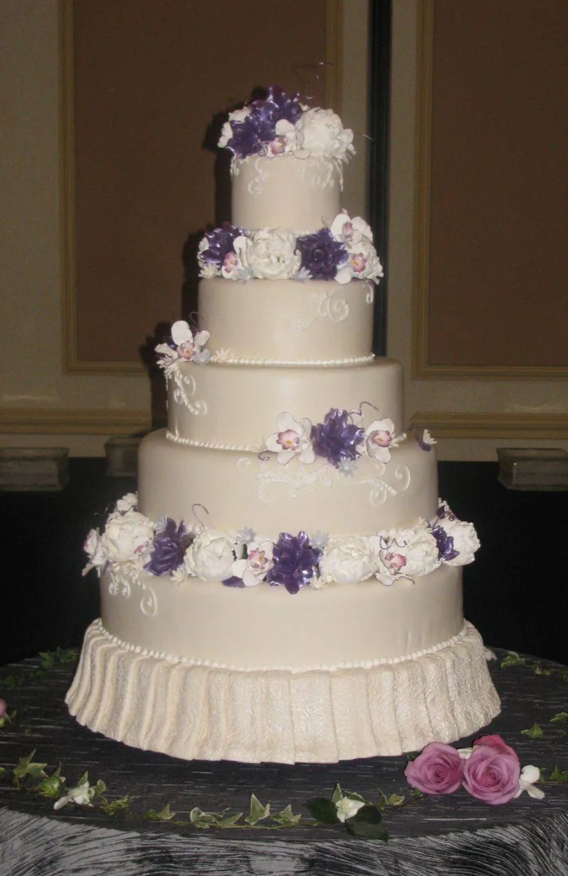 Wedding cake made at Aloha Bakery