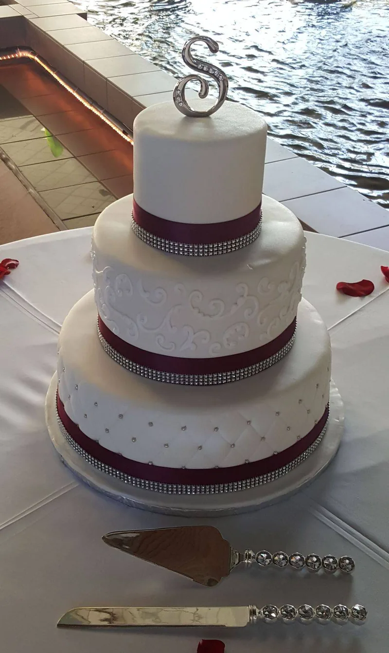 Wedding cake made at Aloha Bakery